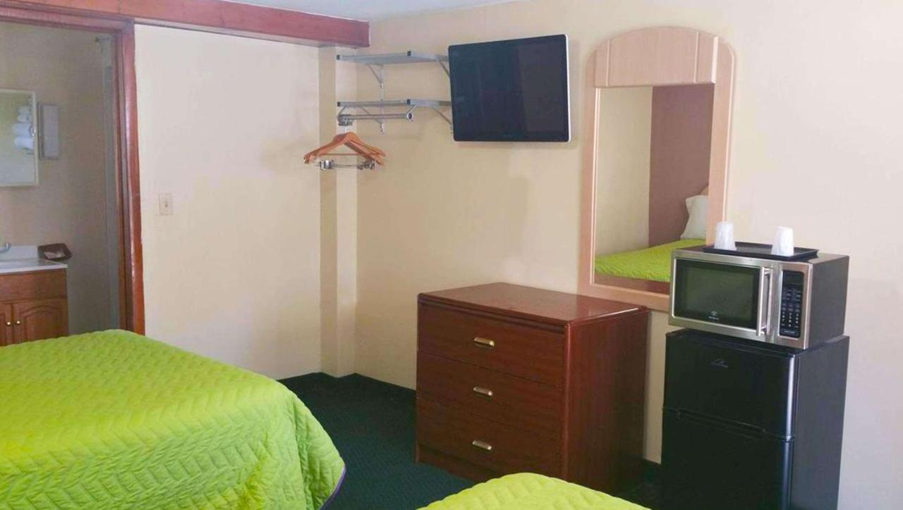 Budget Inn Корнінг Екстер'єр фото