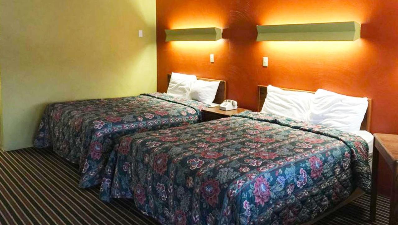 Budget Inn Корнінг Екстер'єр фото